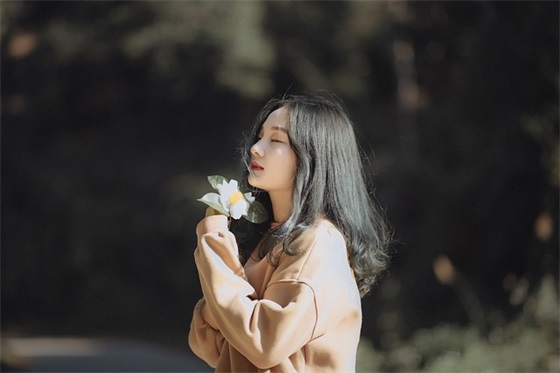 让对方看到心疼的句子(让女人看到亏欠心疼的句子)