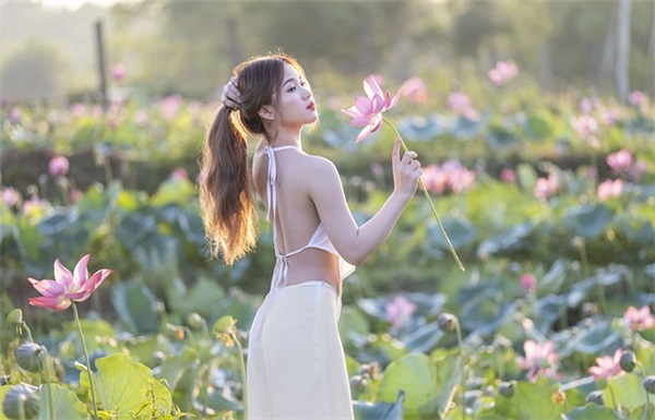 她生气了(精选2篇)